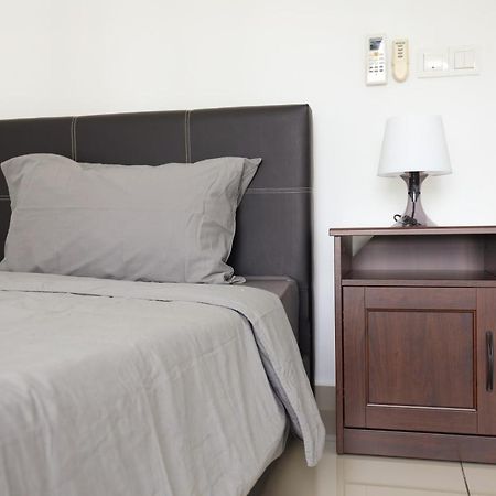 Cozy 3-Bedroom Condo With Pool - Seri Kembangan Ngoại thất bức ảnh