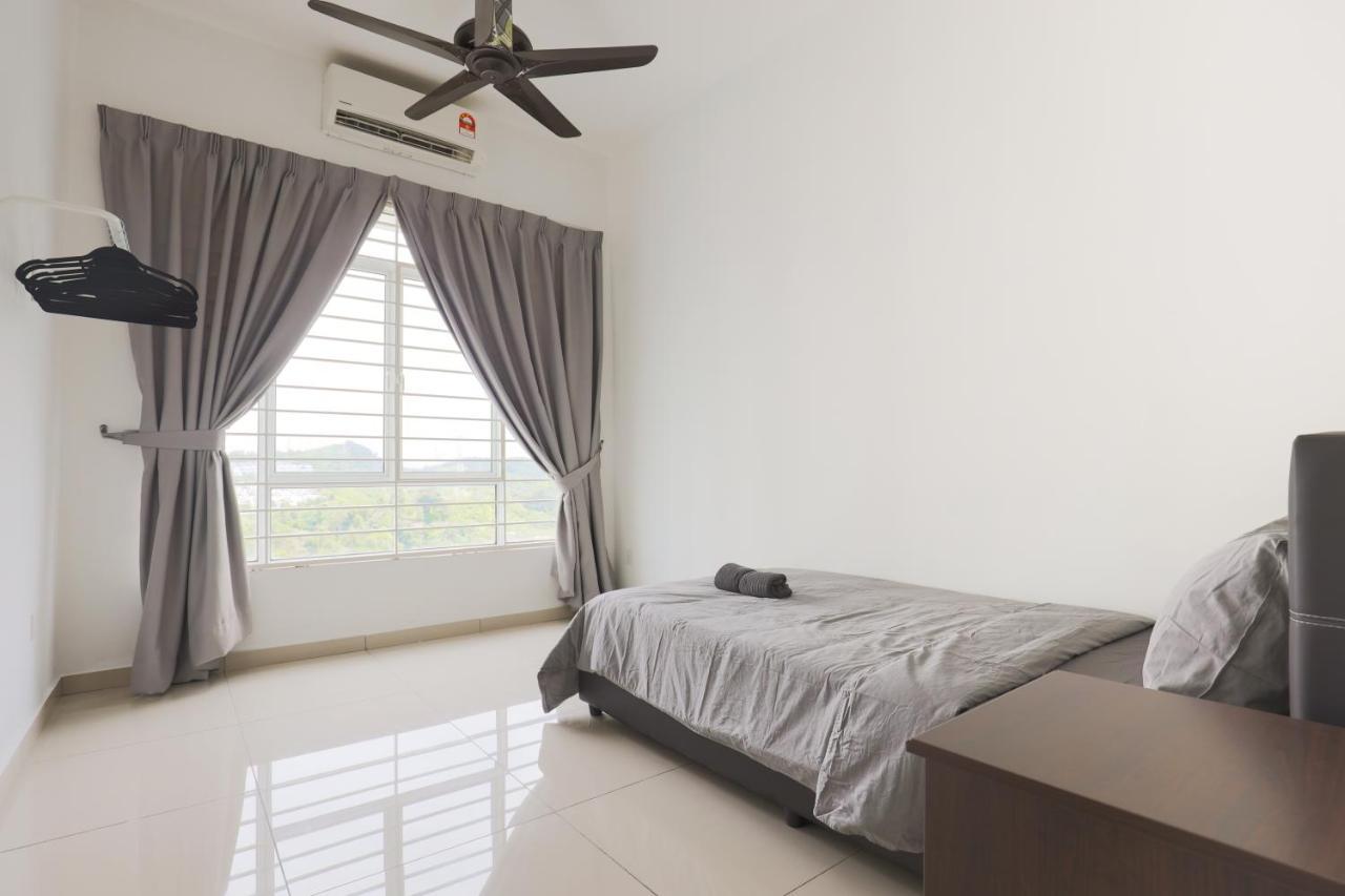 Cozy 3-Bedroom Condo With Pool - Seri Kembangan Ngoại thất bức ảnh