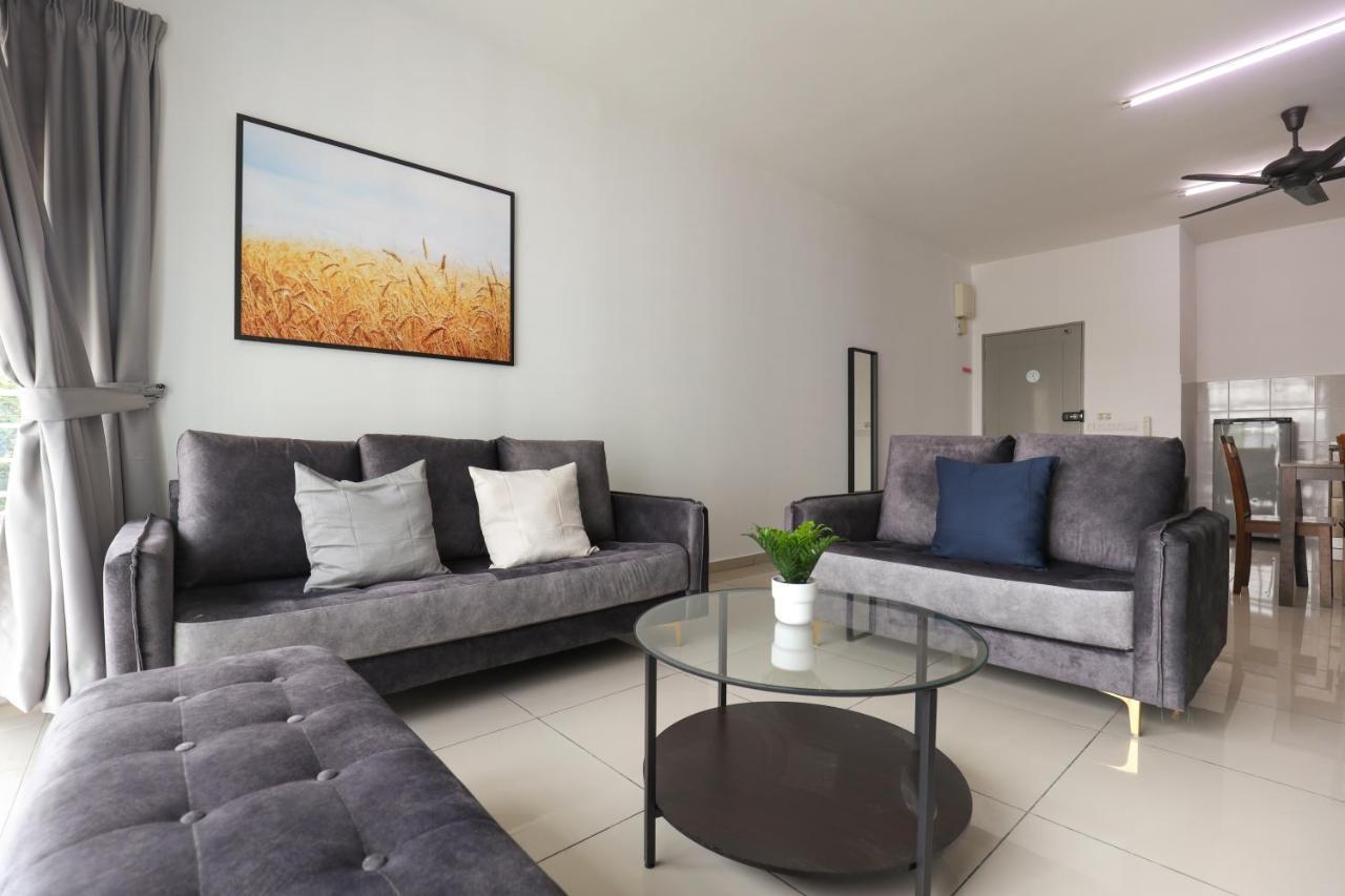 Cozy 3-Bedroom Condo With Pool - Seri Kembangan Ngoại thất bức ảnh