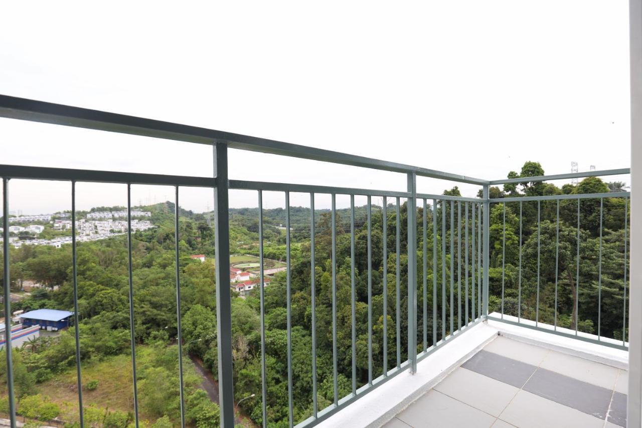 Cozy 3-Bedroom Condo With Pool - Seri Kembangan Ngoại thất bức ảnh