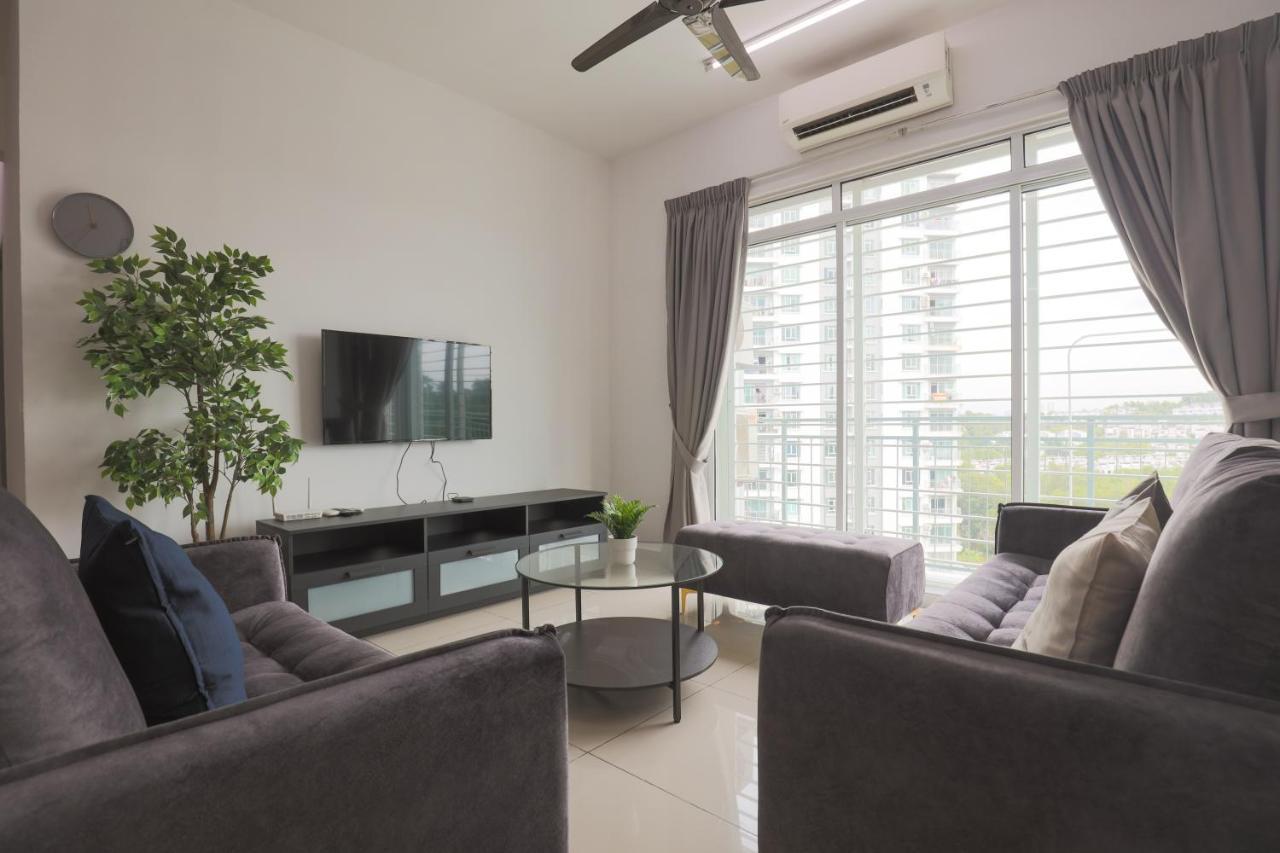 Cozy 3-Bedroom Condo With Pool - Seri Kembangan Ngoại thất bức ảnh